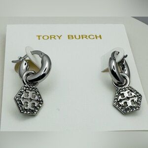 TORY BURCH🩶Silver Hex Pavé Huggie Hoop Earrings with Dust Bag/NEW